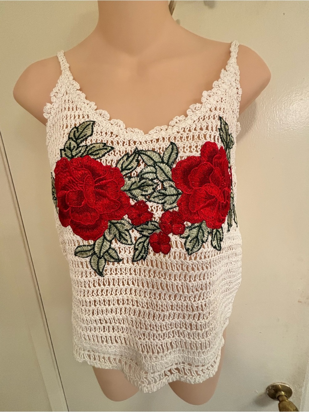 Nectar Brand White Crochet Tank Top with Red Rose Embroidery Size S